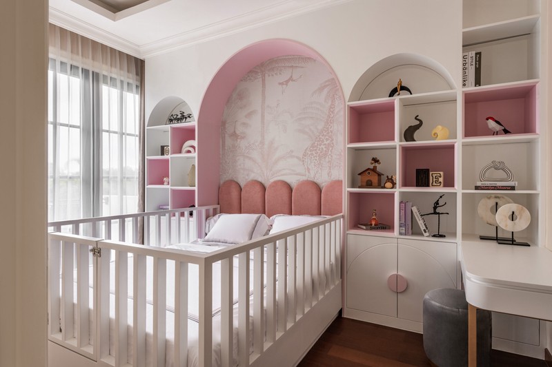 Rumah Hoek dengan Pool berkonsep Classic Harmony di Puri Bintaro Sektor 9