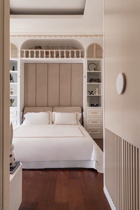 Rumah Hoek dengan Pool berkonsep Classic Harmony di Puri Bintaro Sektor 9