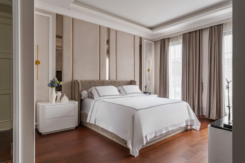 Rumah Hoek dengan Pool berkonsep Classic Harmony di Puri Bintaro Sektor 9