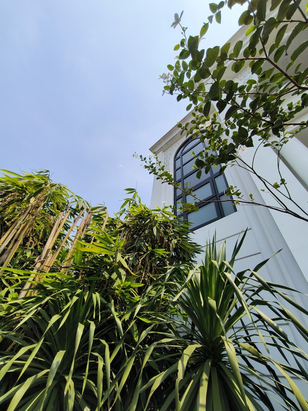 Rumah Hoek dengan Pool berkonsep Classic Harmony di Puri Bintaro Sektor 9