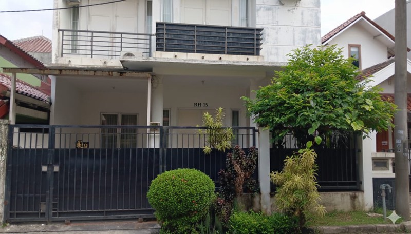 Rumah 2 Lantai Lokasi Strategis  siap huni di Bintaro Sektor 3
