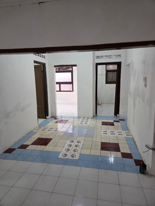 Rumah 2 Lantai 5 Kamar Tidur Lokasi Tebet Jaksel