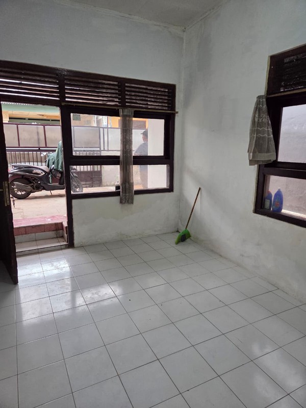 Rumah 2 Lantai 5 Kamar Tidur Lokasi Tebet Jaksel