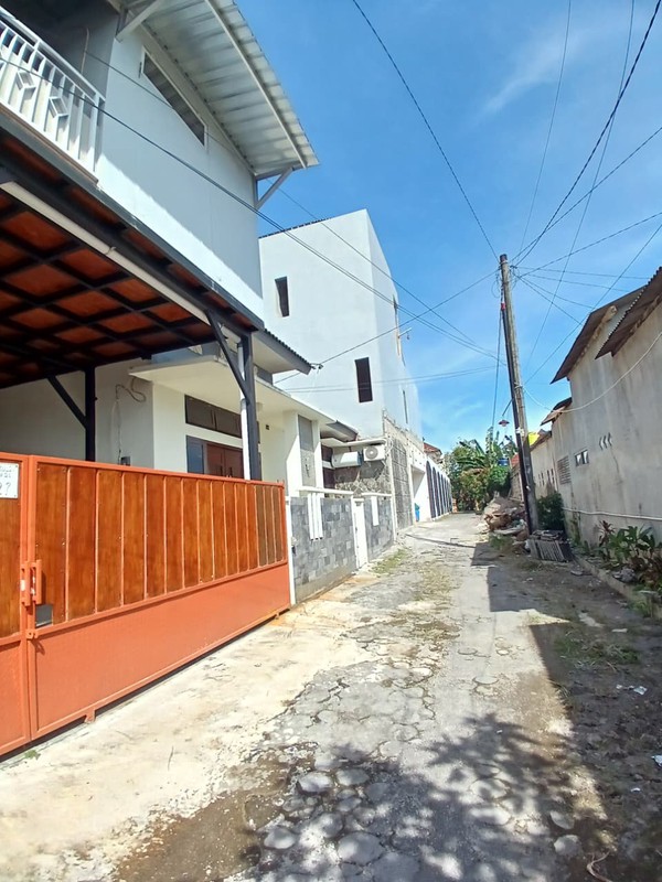 Strategis & Nyaman, Rumah Tinggal + Kantor 2 Lantai Siap Huni & Semi Furnished, Sinduharjo, Ngaglik, Sleman