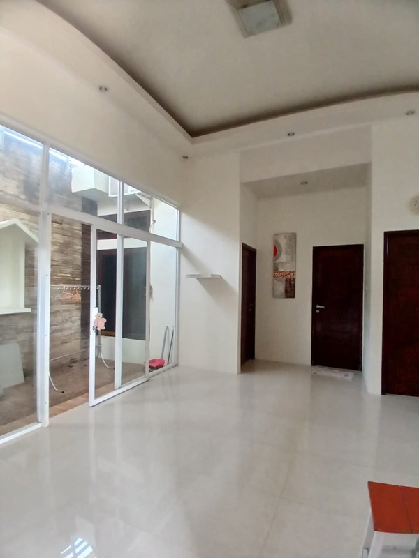 Strategis & Nyaman, Rumah Tinggal + Kantor 2 Lantai Siap Huni & Semi Furnished, Sinduharjo, Ngaglik, Sleman