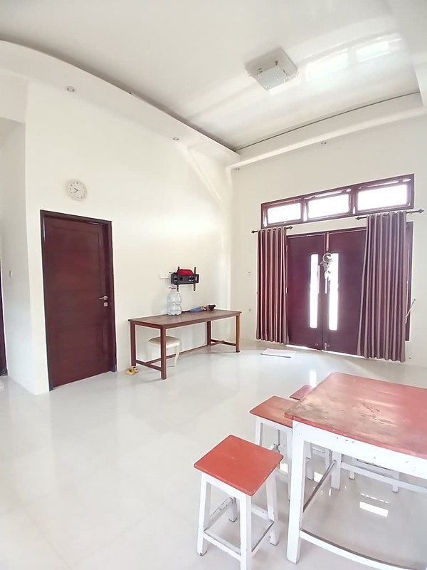 Strategis & Nyaman, Rumah Tinggal + Kantor 2 Lantai Siap Huni & Semi Furnished, Sinduharjo, Ngaglik, Sleman