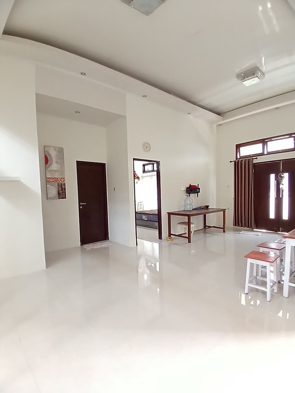 Strategis & Nyaman, Rumah Tinggal + Kantor 2 Lantai Siap Huni & Semi Furnished, Sinduharjo, Ngaglik, Sleman