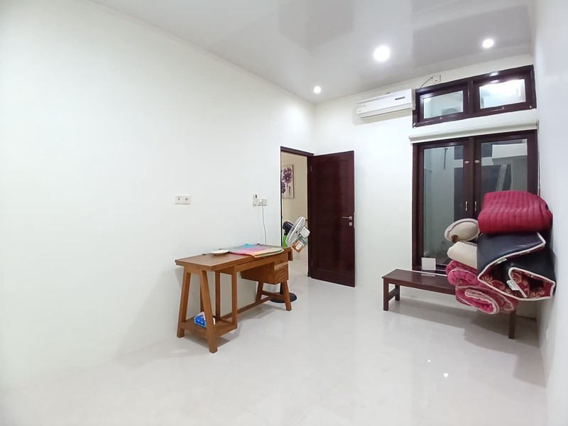 Strategis & Nyaman, Rumah Tinggal + Kantor 2 Lantai Siap Huni & Semi Furnished, Sinduharjo, Ngaglik, Sleman