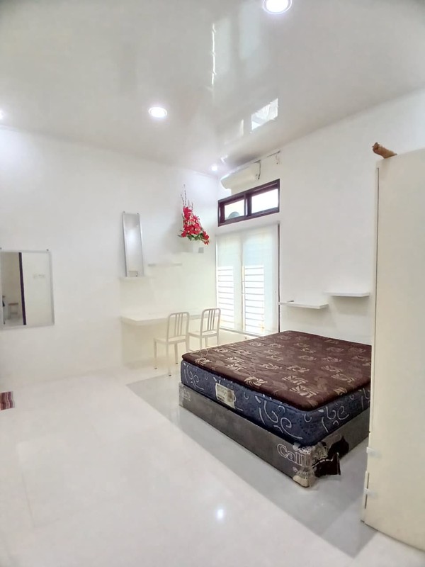 Strategis & Nyaman, Rumah Tinggal + Kantor 2 Lantai Siap Huni & Semi Furnished, Sinduharjo, Ngaglik, Sleman