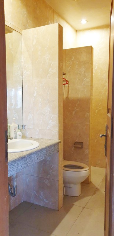 Rumah Hoek siap huni dengan halaman luas di Punai, Bintaro Jaya 