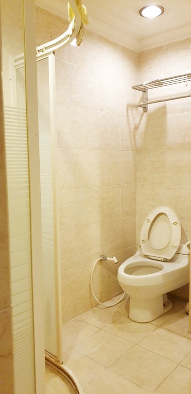 Rumah Hoek siap huni dengan halaman luas di Punai, Bintaro Jaya 