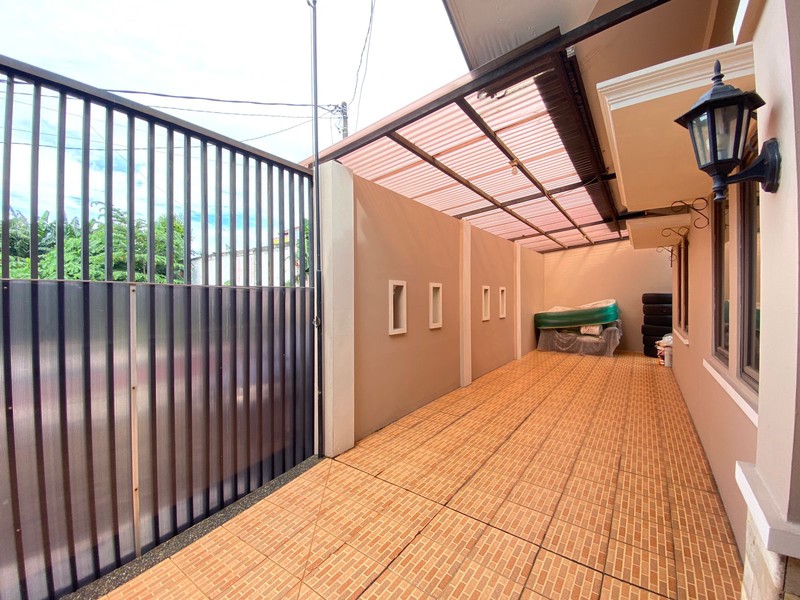 Djuanda Pondok Melati rumah luas 370 hadap jalan raya dan komplek