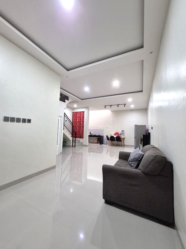 Dijual Rumah Full Renovasi di GDC Depok Row Jalan Lebar