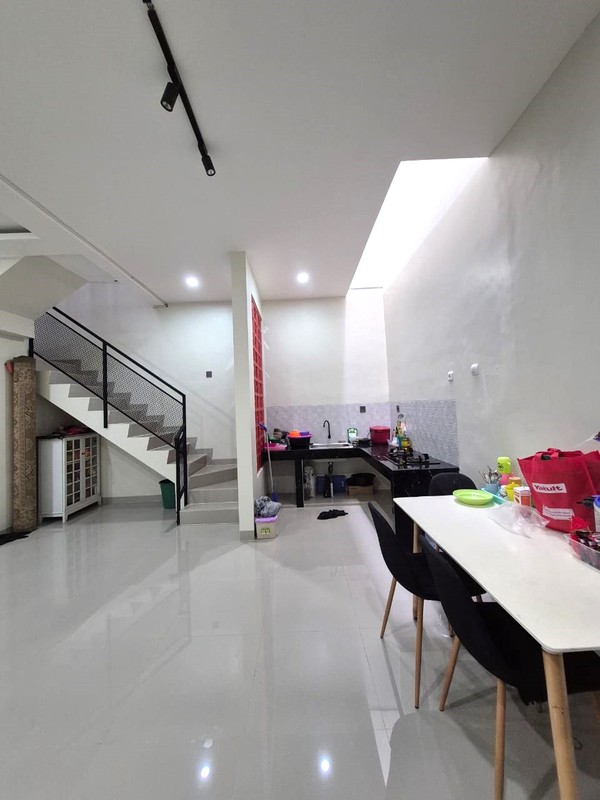 Dijual Rumah Full Renovasi di GDC Depok Row Jalan Lebar