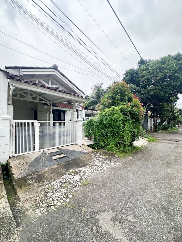 Rumah 1 Lantai, Bebas Banjir lokasi strategis dekat ST. Sudimara