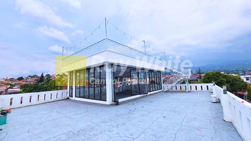 Rumah dan Ruang Usaha di Padasuka