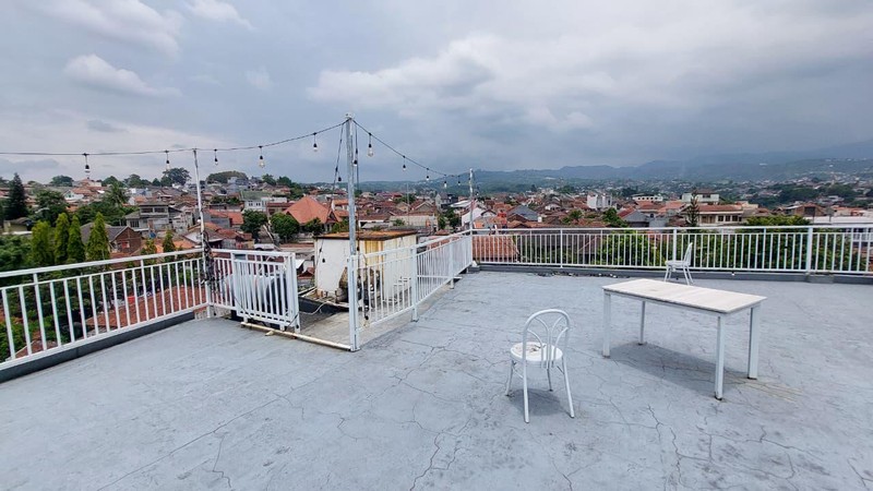 Rumah dan Ruang Usaha di Padasuka