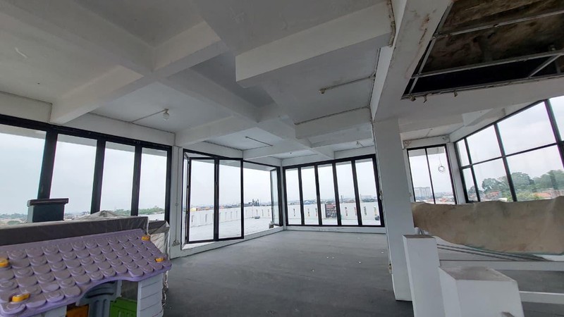 Rumah dan Ruang Usaha di Padasuka