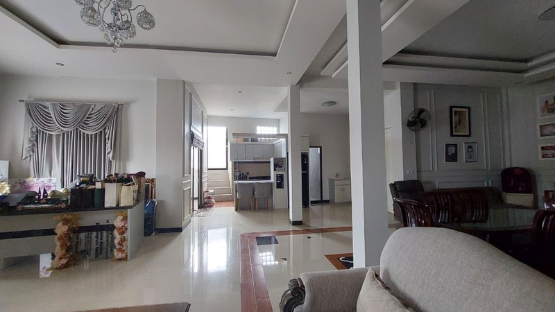 Rumah dan Ruang Usaha di Padasuka