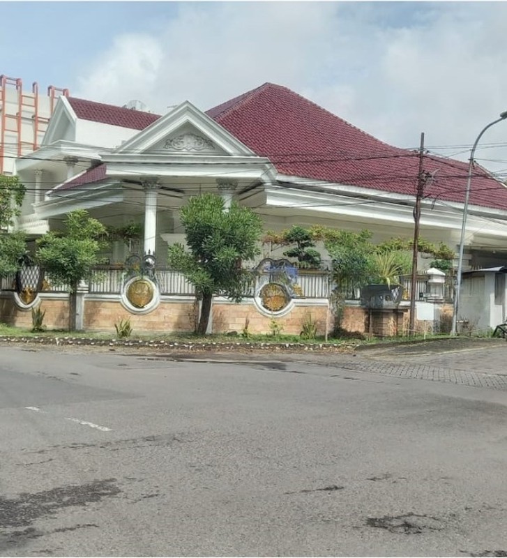 DIJUAL RUMAH MEWAH JALAN GAYUNG KEBONSARI