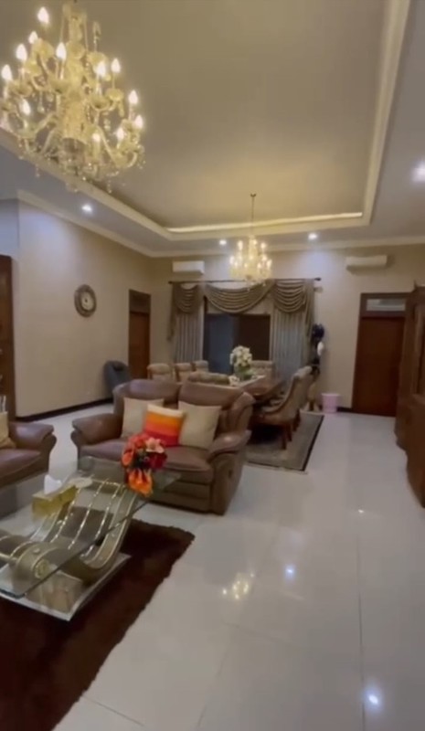 DIJUAL RUMAH MEWAH JALAN GAYUNG KEBONSARI