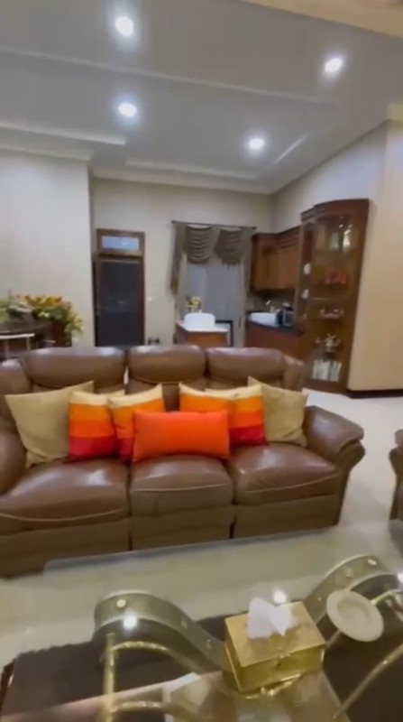 DIJUAL RUMAH MEWAH JALAN GAYUNG KEBONSARI