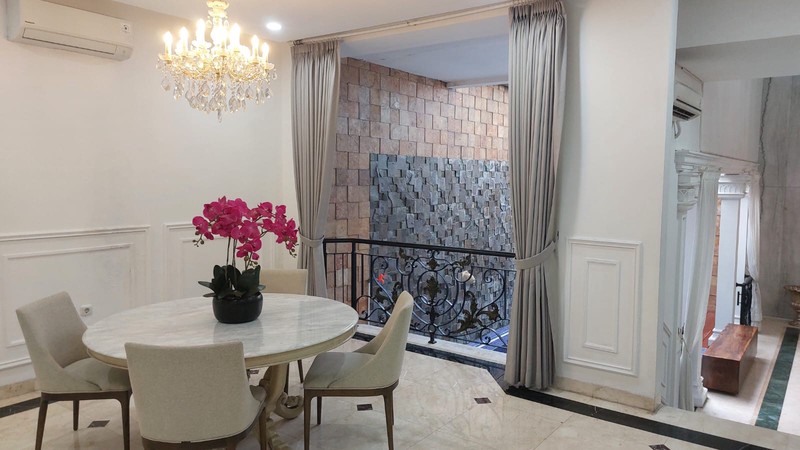 Dijual Rumah Mewah di Pondok Indah