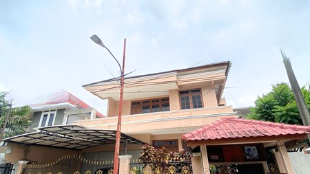 Rumah Luas 2 Lantai Semi Furnished Dalam Komplek di Cinere