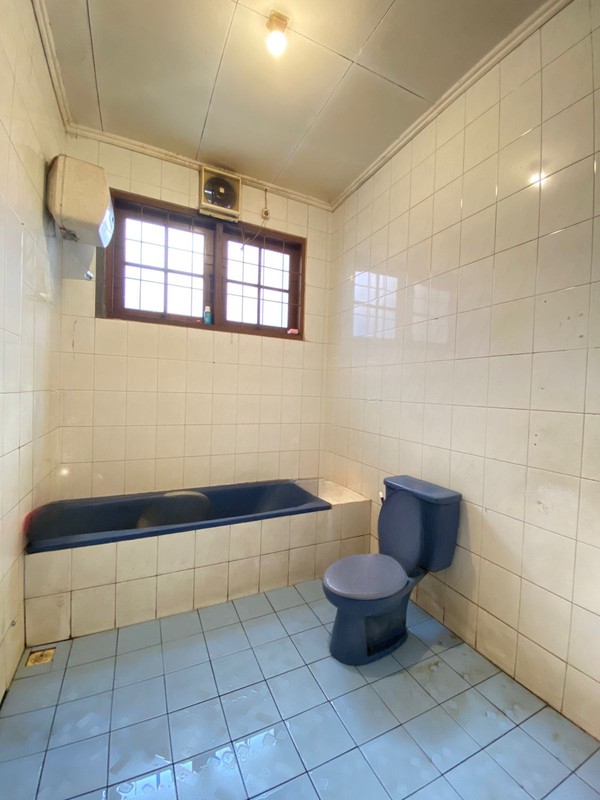 Rumah Luas 2 Lantai Semi Furnished Dalam Komplek di Cinere