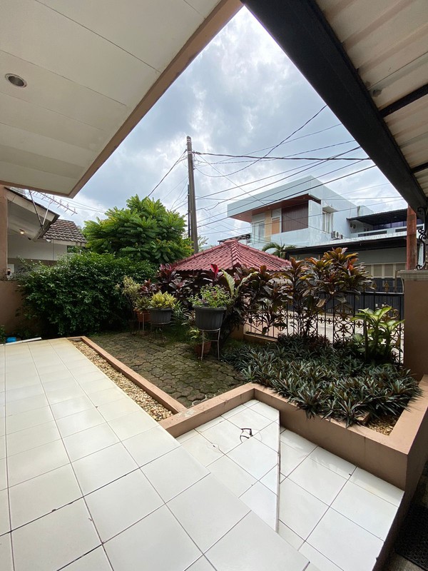Rumah Luas 2 Lantai Semi Furnished Dalam Komplek di Cinere