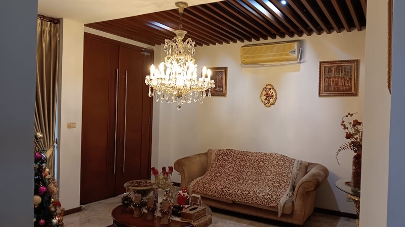 RUMAH MEWAH 2 LT DENGAN LOKASI STRATEGIS DI LEBAK BULUS, JAKSEL