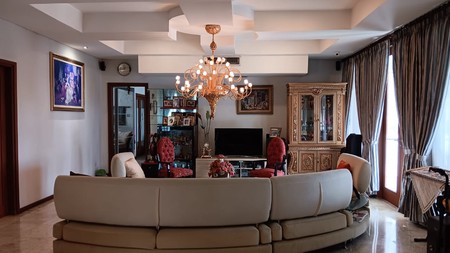 RUMAH MEWAH 2 LT DENGAN LOKASI STRATEGIS DI LEBAK BULUS, JAKSEL