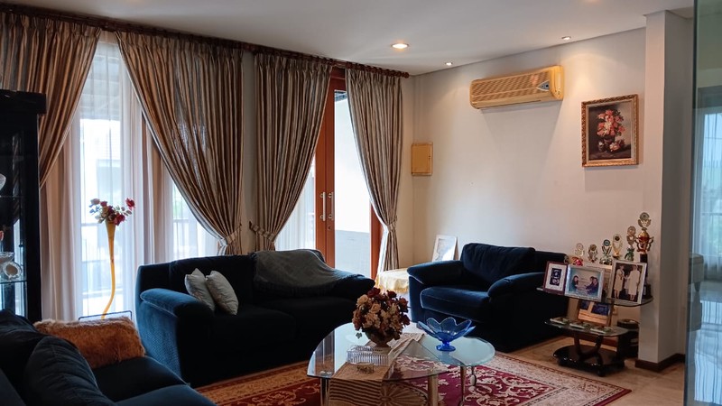 RUMAH MEWAH 2 LT DENGAN LOKASI STRATEGIS DI LEBAK BULUS, JAKSEL