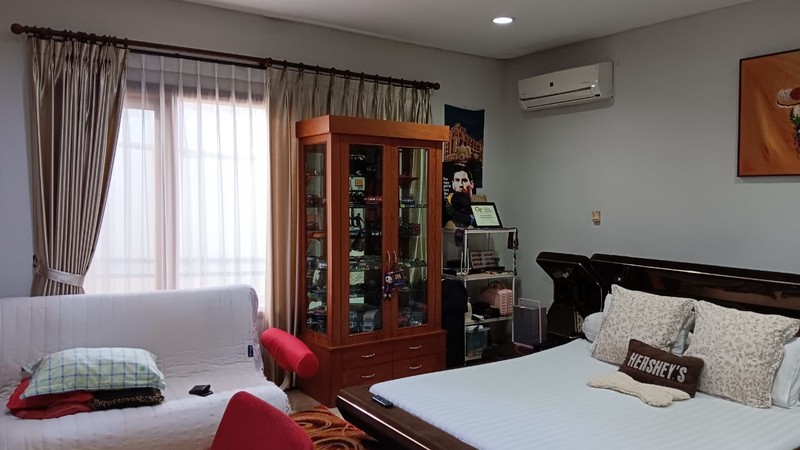 RUMAH MEWAH 2 LT DENGAN LOKASI STRATEGIS DI LEBAK BULUS, JAKSEL