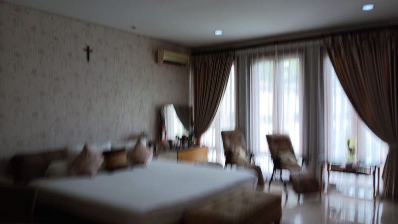 RUMAH MEWAH 2 LT DENGAN LOKASI STRATEGIS DI LEBAK BULUS, JAKSEL