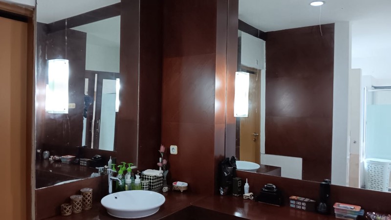 RUMAH MEWAH 2 LT DENGAN LOKASI STRATEGIS DI LEBAK BULUS, JAKSEL