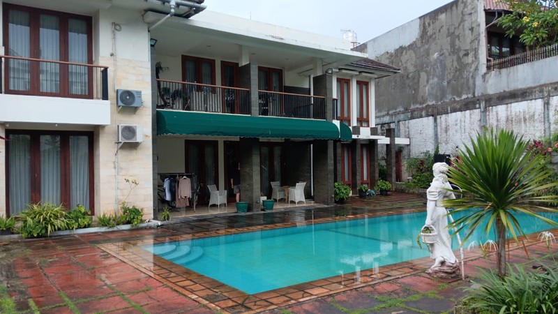 RUMAH MEWAH 2 LT DENGAN LOKASI STRATEGIS DI LEBAK BULUS, JAKSEL