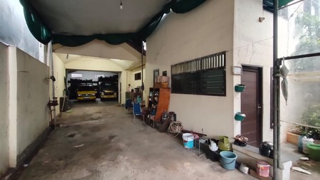 Tanah dan Rumah dengan Bangunan Semi Gudang Lokasi Ciracas Jaktim 