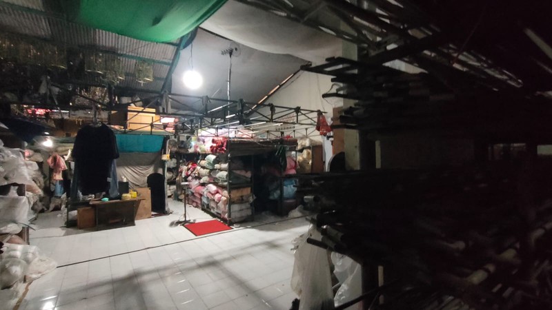 Tanah dan Rumah dengan Bangunan Semi Gudang Lokasi Ciracas Jaktim 