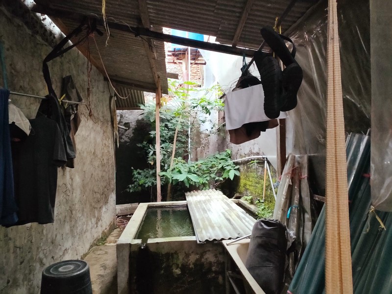 Tanah dan Rumah dengan Bangunan Semi Gudang Lokasi Ciracas Jaktim 