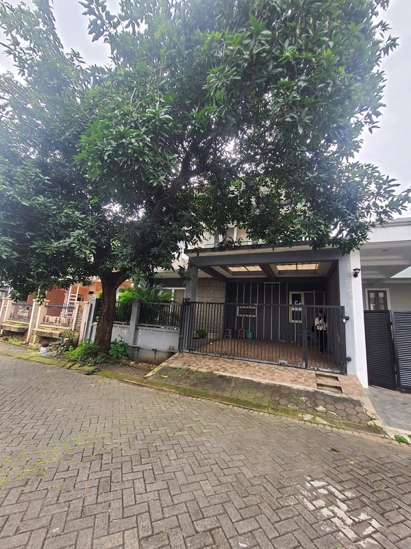 Rumah Semi Furnished di Perumahan Raffles Hills Cibubur