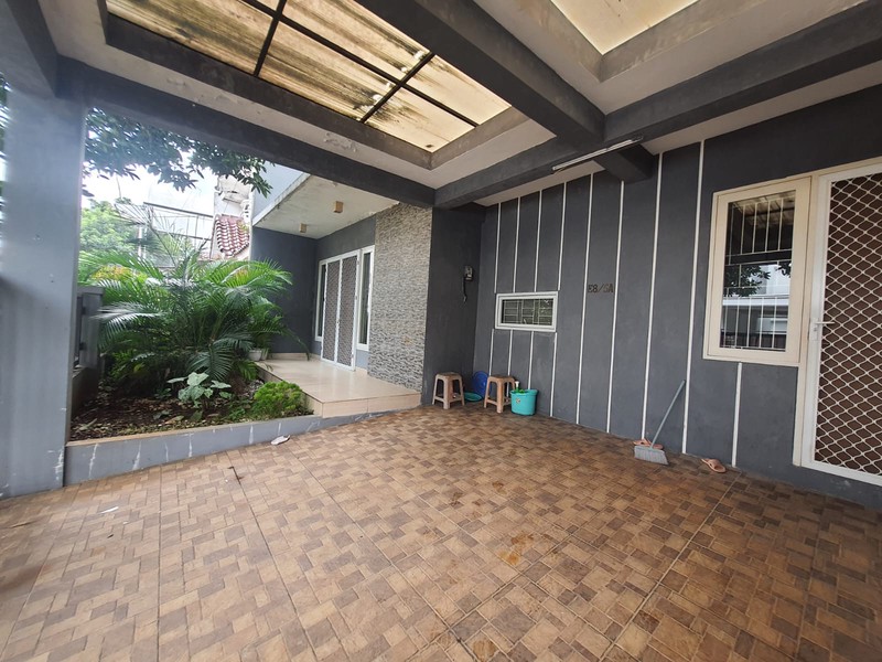 Rumah Semi Furnished di Perumahan Raffles Hills Cibubur