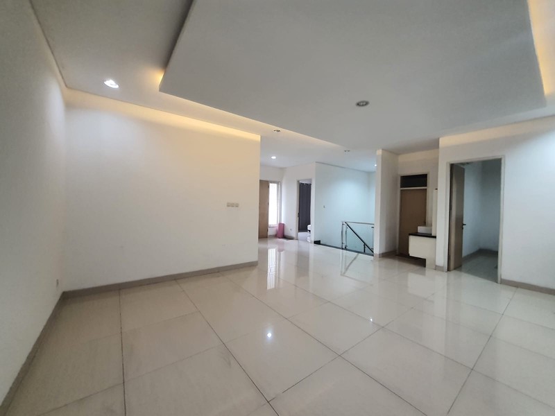Rumah Semi Furnished di Perumahan Raffles Hills Cibubur