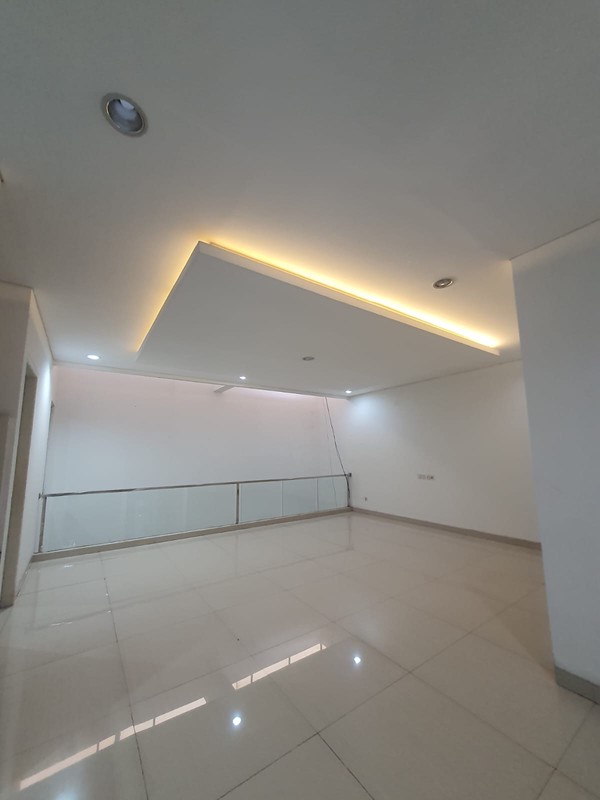 Rumah Semi Furnished di Perumahan Raffles Hills Cibubur