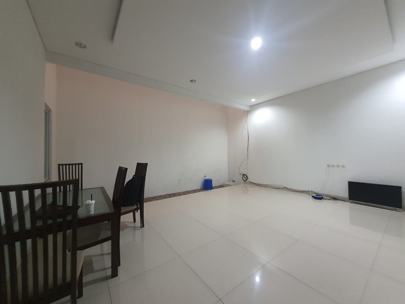 Rumah Semi Furnished di Perumahan Raffles Hills Cibubur