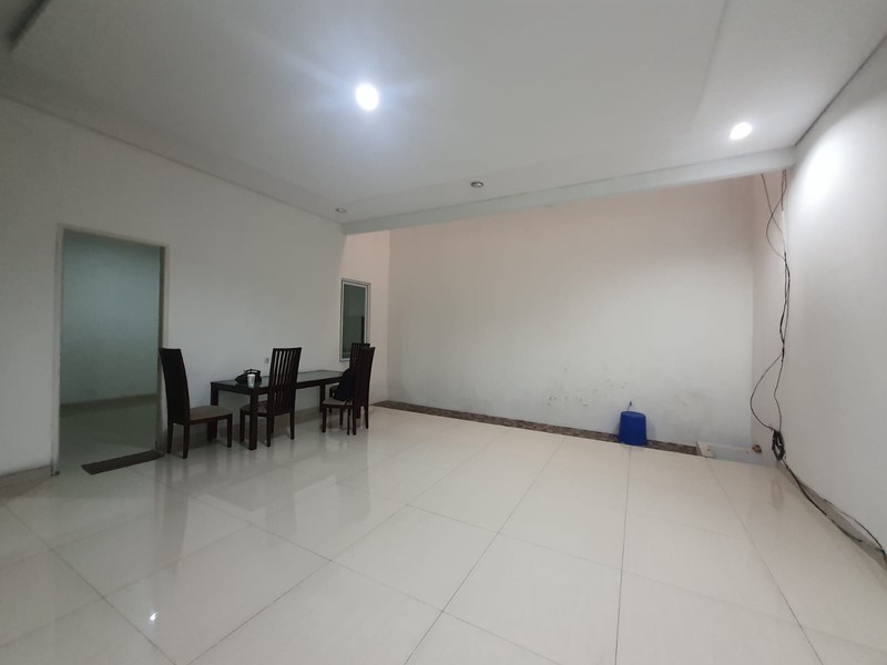 Rumah Semi Furnished di Perumahan Raffles Hills Cibubur