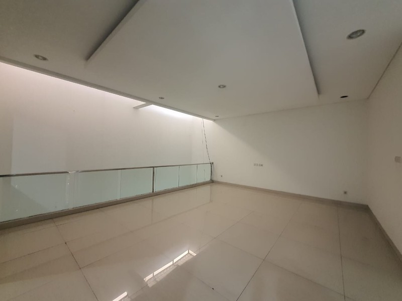 Rumah Semi Furnished di Perumahan Raffles Hills Cibubur