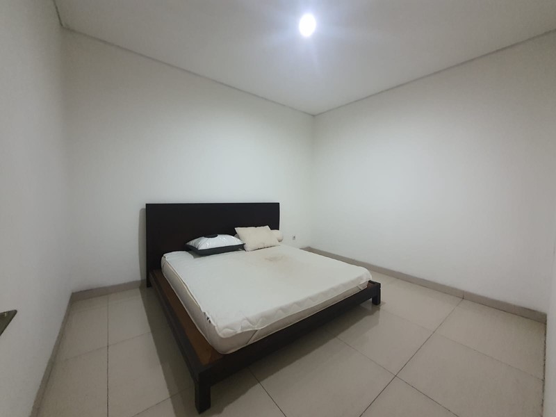 Rumah Semi Furnished di Perumahan Raffles Hills Cibubur