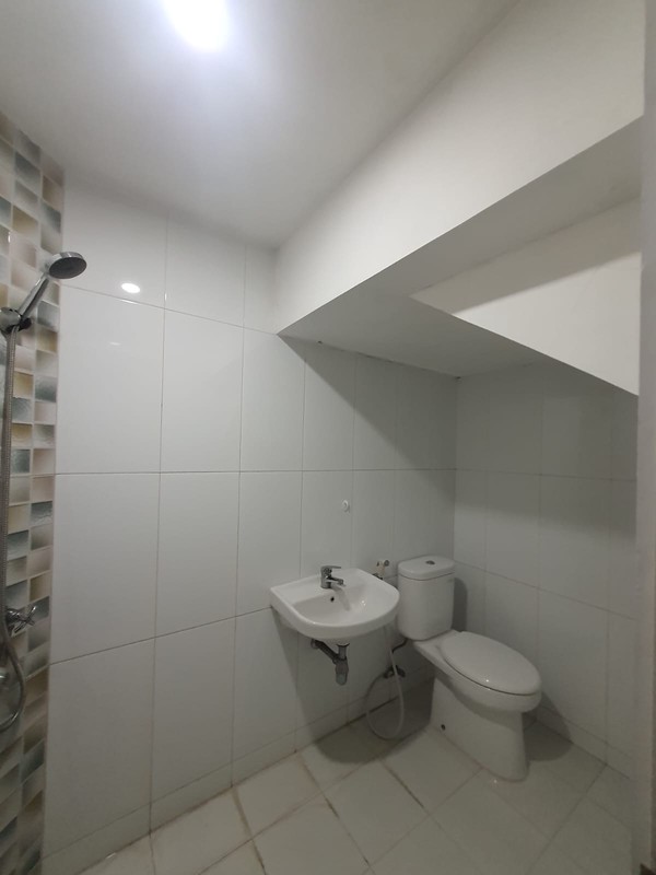 Rumah Semi Furnished di Perumahan Raffles Hills Cibubur