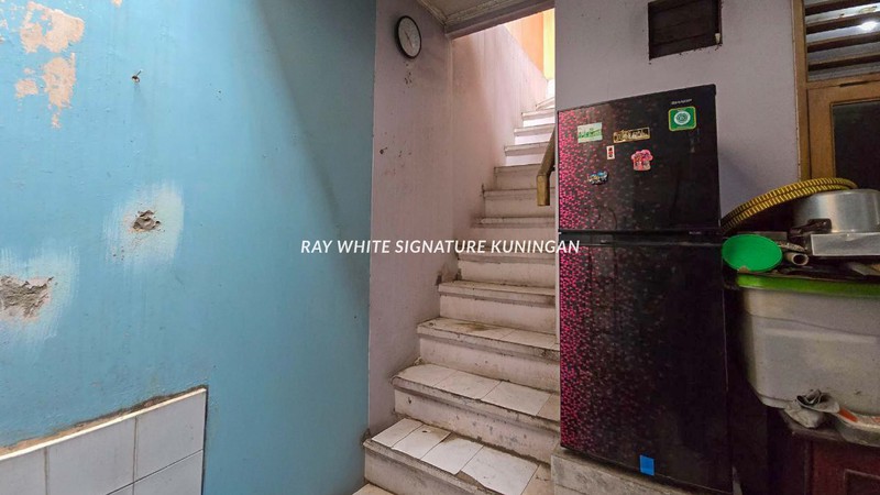 Dijual Rumah 2 Lantai + Kost Aktif Lokasi Strategis